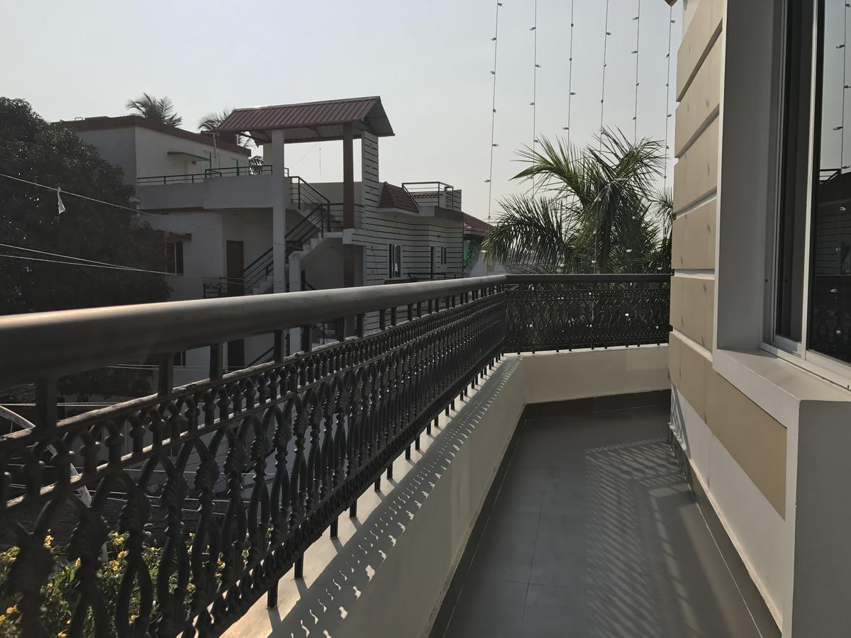 Daffodils Spice Court Hotel Kochi Exterior foto